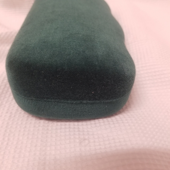 Gucci Green Velour Sunglass Case - Picture 8 of 12